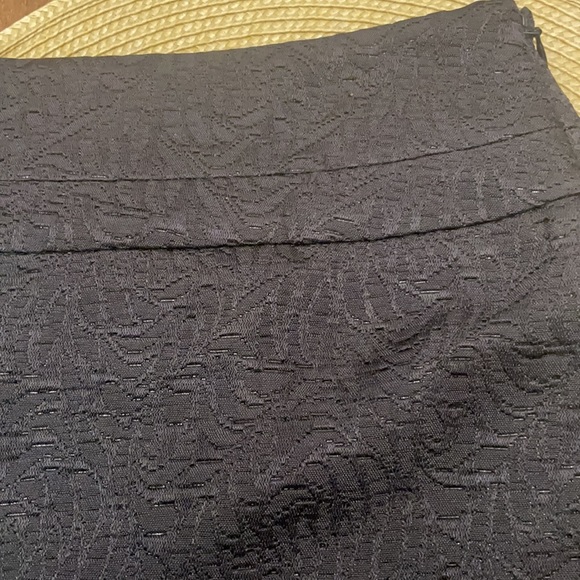 Loft NWT Black w/Sparkle Pencil Skirt Damask Print Size 6 - Picture 2 of 7